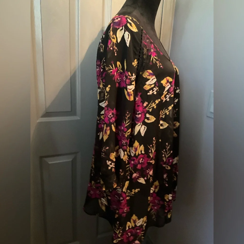 Jessica Simpson Maternity XL black floral sheer overlay - Picture 3 of 11
